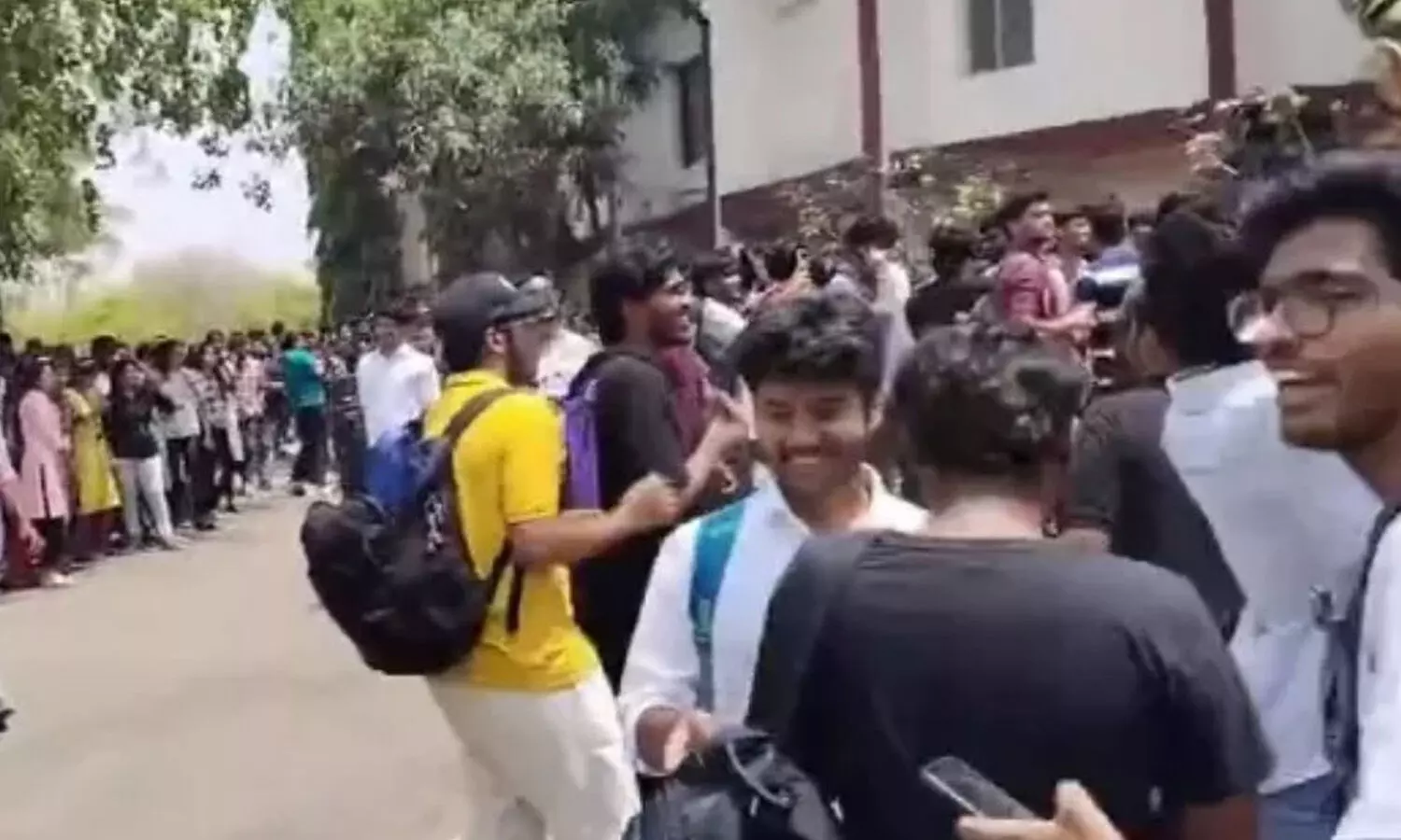 MGIT :  ఎండలు మండిపోతున్నాయ్. సెలవులు ఇవ్వండి బాబోయ్