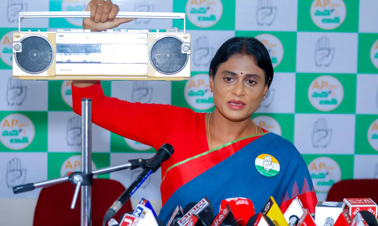 Ys Sharmila : మోదీకి గిఫ్ట్‌ పంపిన వైఎస్ షర్మిల