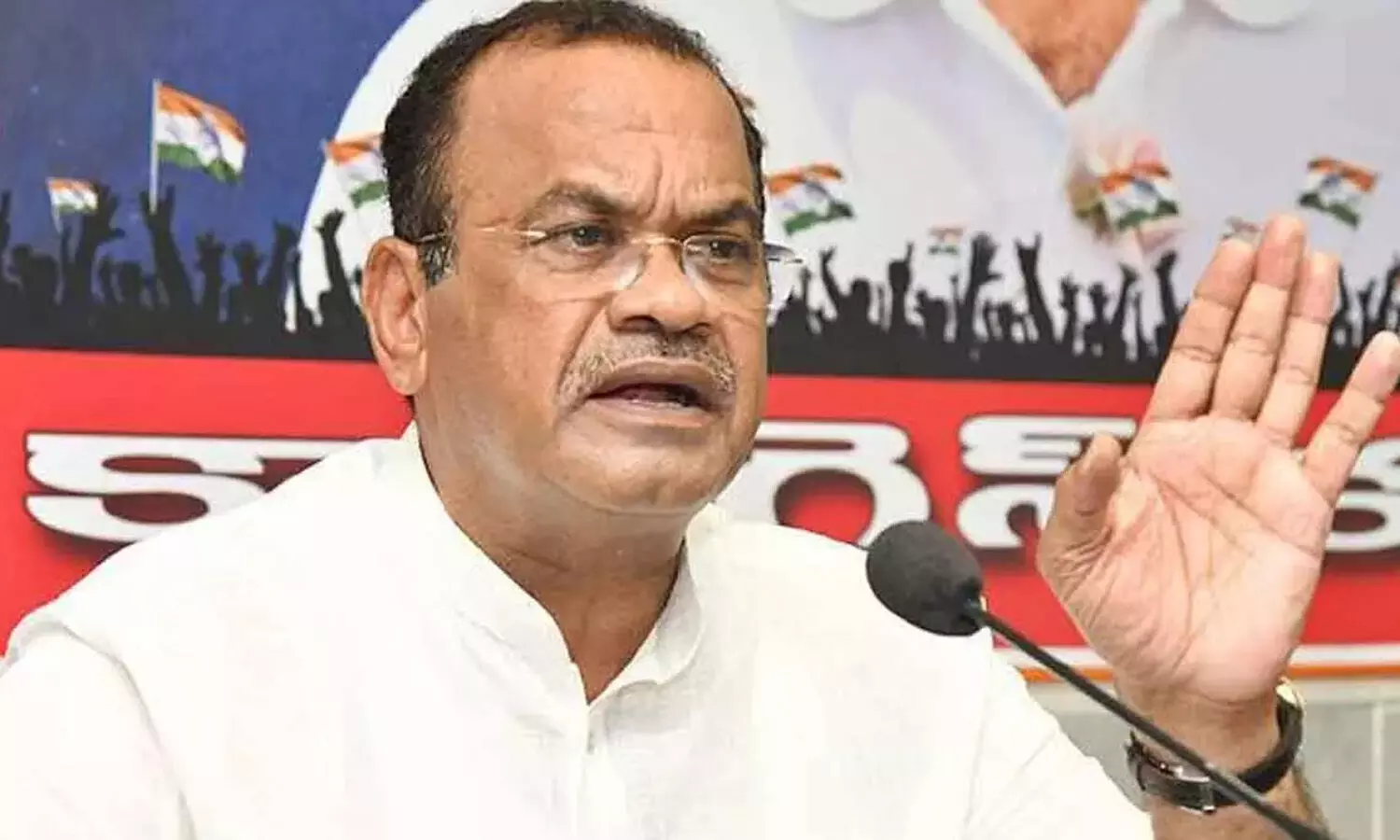 దమ్ముంటే ఆ ఎమ్మెల్యేల పేర్లు చెప్పు : కోమటిరెడ్డి వెంకటరెడ్డి