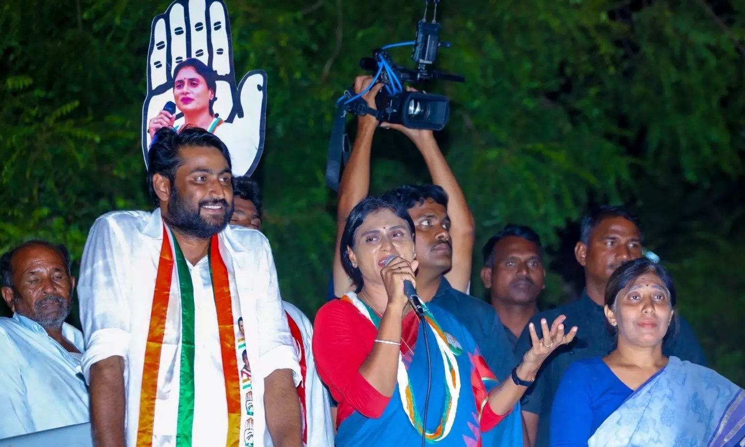 Ys Sharmila : పులివెందులలో వైఎస్ షర్మిల ప్రచారం.. ఇలా చేస్తుంటే?