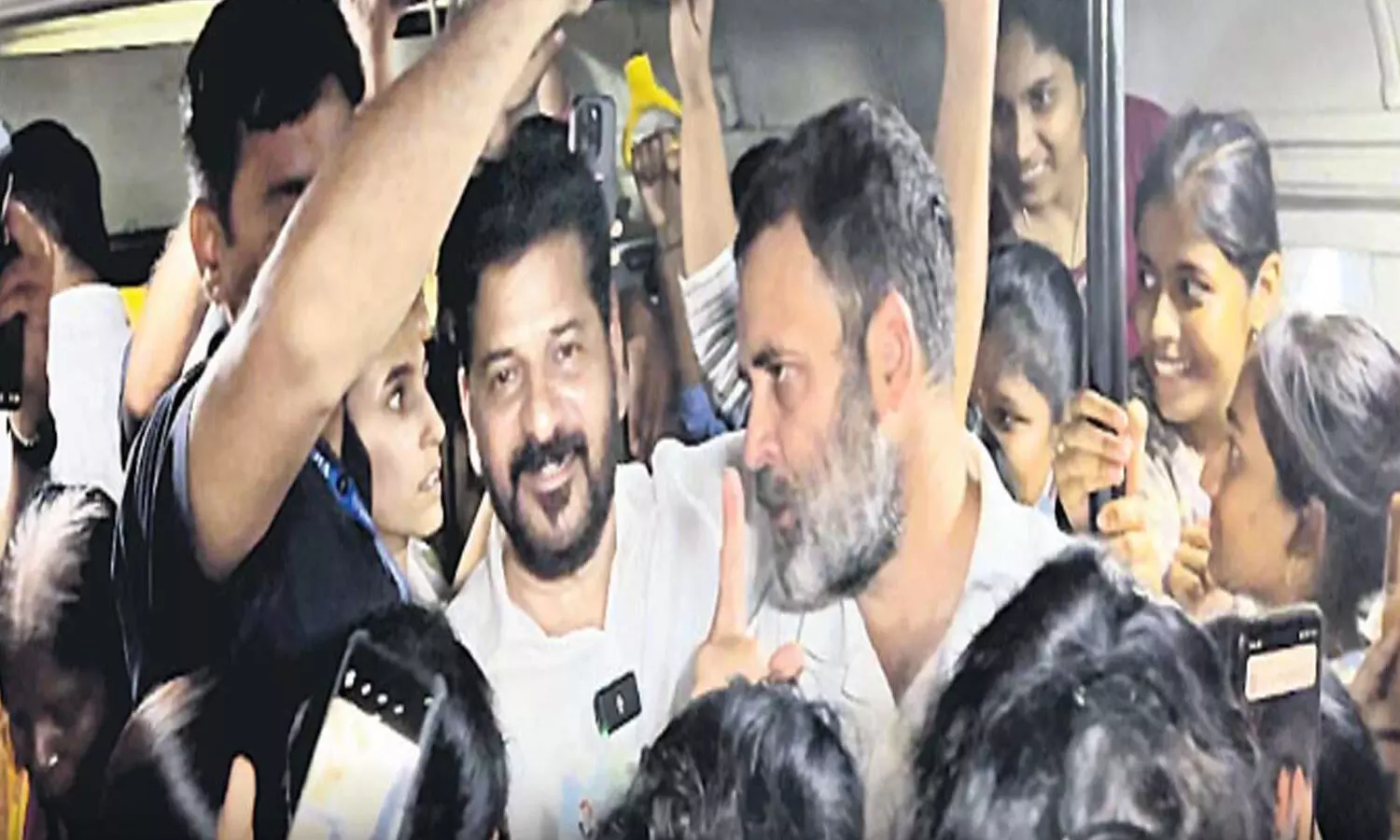 Rahul Gandhi : ఆర్టీసీ బస్సులో రాహుల్ గాంధీ ప్రయాణించి మరీ