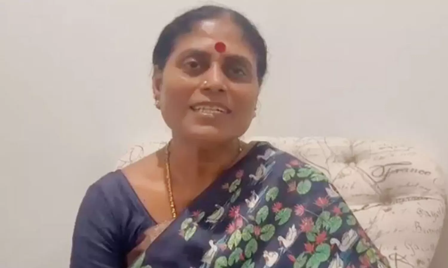 Ys Vijayamma : కూతురి కోసం వైఎస్ విజయమ్మ ఆఖరి ప్రయత్నం.. జగన్ ను పక్కన పెట్టి