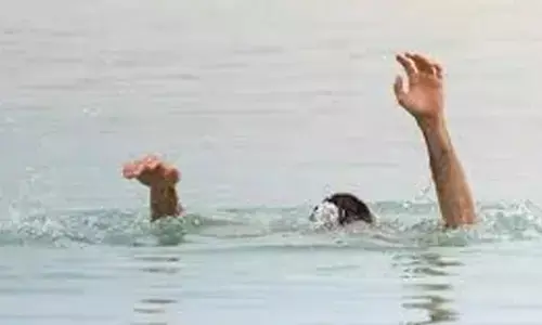 గోదావరిలో మునిగి ముగ్గురి మృతి