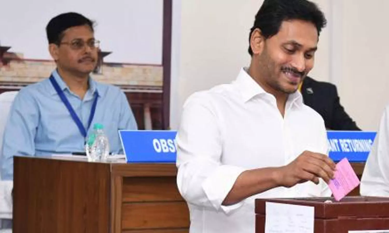 Ys Jagan : ఓటు వేసిన జగన్... ట్వీట్ తో ఏం చెప్పారంటే?