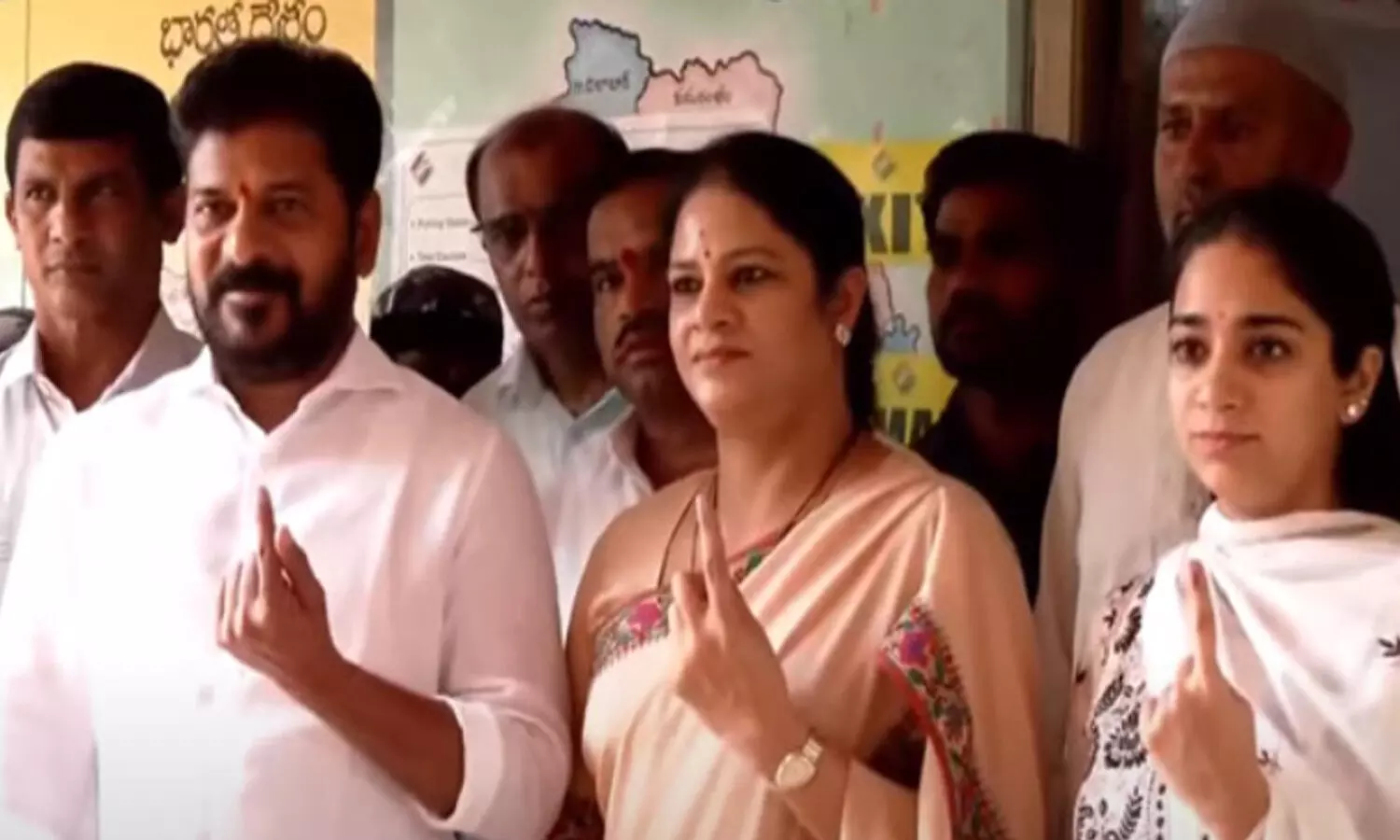 Revanth Reddy : కొడంగల్ లో ఓటు వేసిన రేవంత్