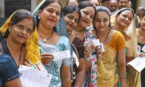 Polling : దేశ వ్యాప్తంగా ప్రారంభమయిన పోలింగ్