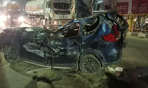 Road Accident : ఘోర రోడ్డు ప్రమాదం.. కారు వేగంగా వచ్చి ఢీకొట్టడంతో ఆరుగురి మృతి