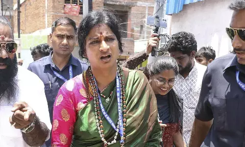 Madhavi Latha : పోలీసుల కేసులకు నేను భయపేడేది లేదు