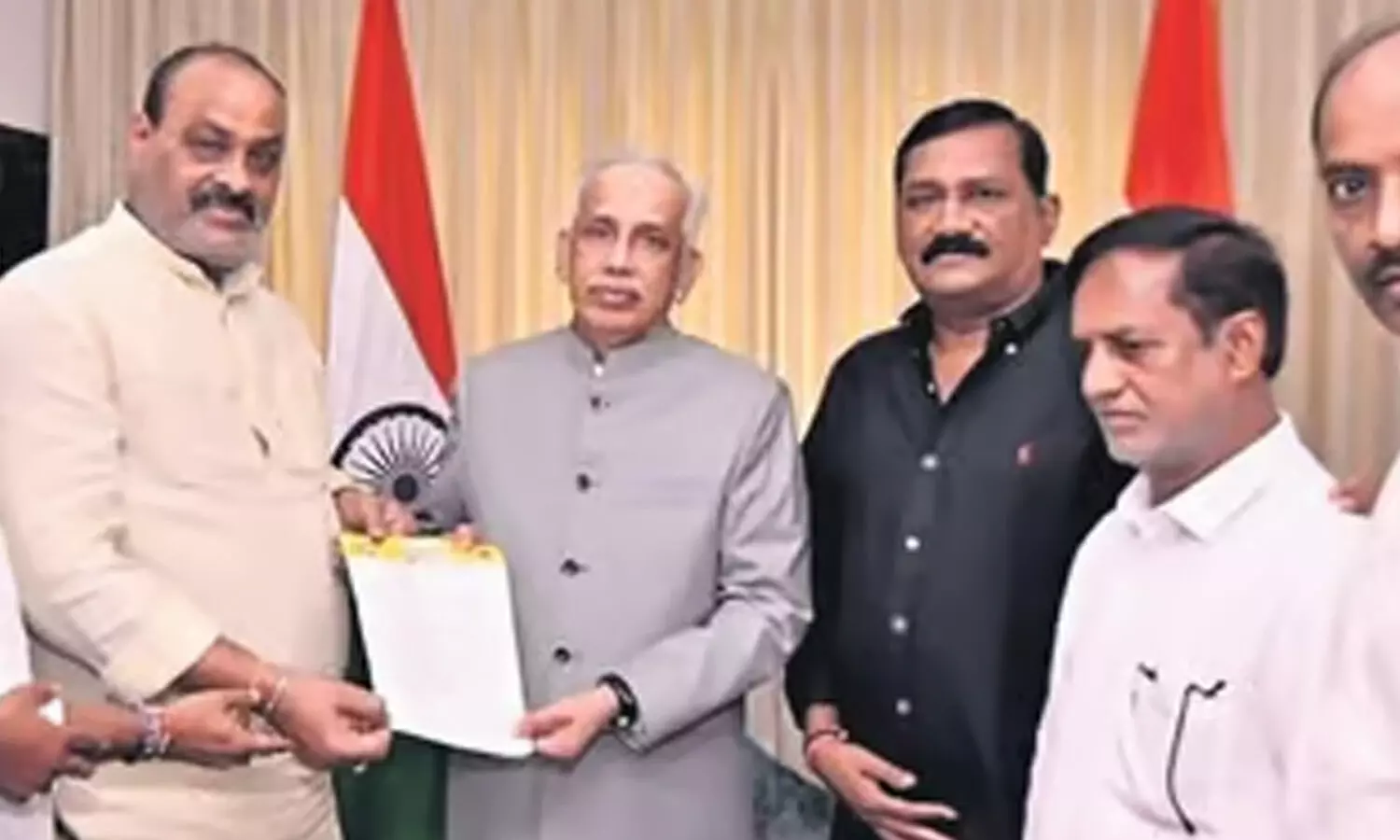 TDP : ఏపీ గవర్నర్ ను కలిసిన టీడీపీ నేతల బృందం