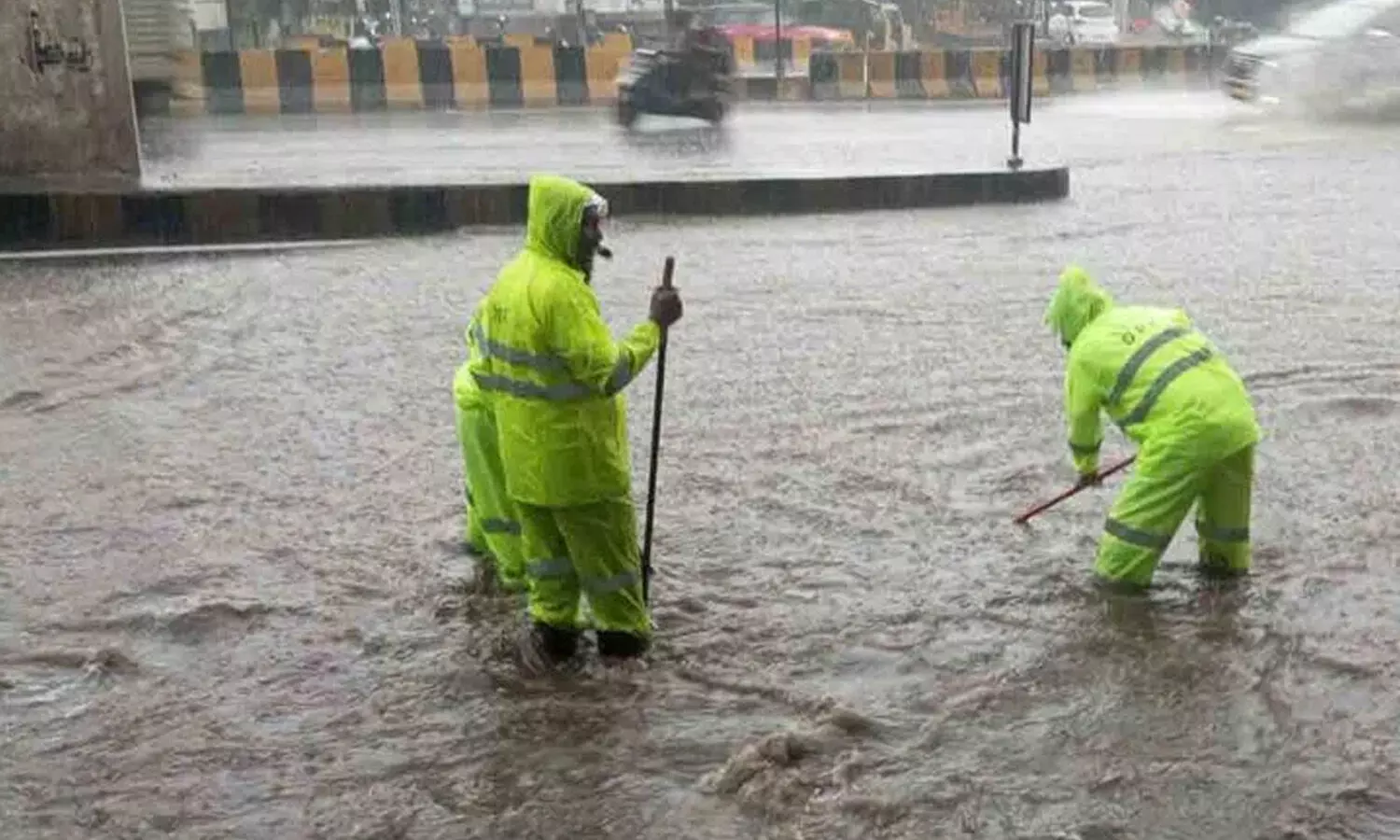 Hyderabad : అవసరమైతేనే బయటకు రండి... నగరవాసులకు జీహెచ్‌ఎంసీ వార్నింగ్