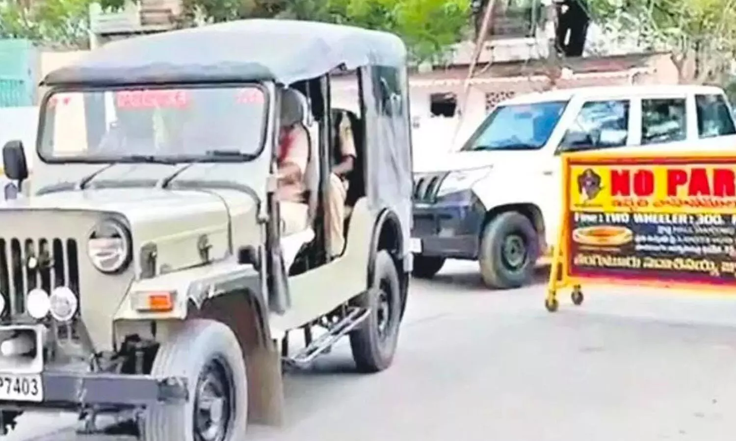 తాడిపత్రి నుంచి జేసీ కుటుంబం హైదరాబాద్ కు