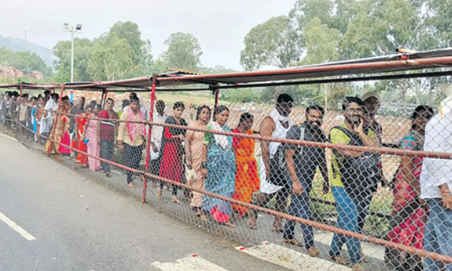 Tirumala : చాంతాండత క్యూ.. ఈరోజు శ్రీవారిని దర్శించుకోవాలంటే?