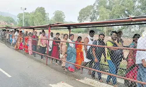 Tirumala : చాంతాండత క్యూ.. ఈరోజు శ్రీవారిని దర్శించుకోవాలంటే?