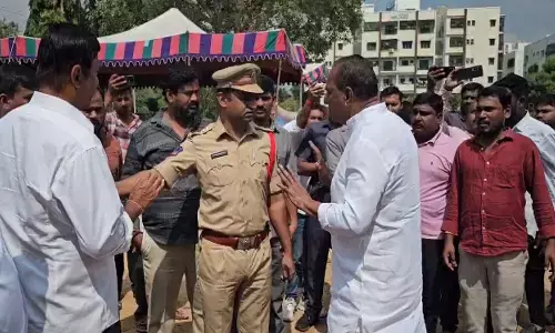 పోలీసుల అదుపులో ఎమ్మెల్యే మల్లారెడ్డి