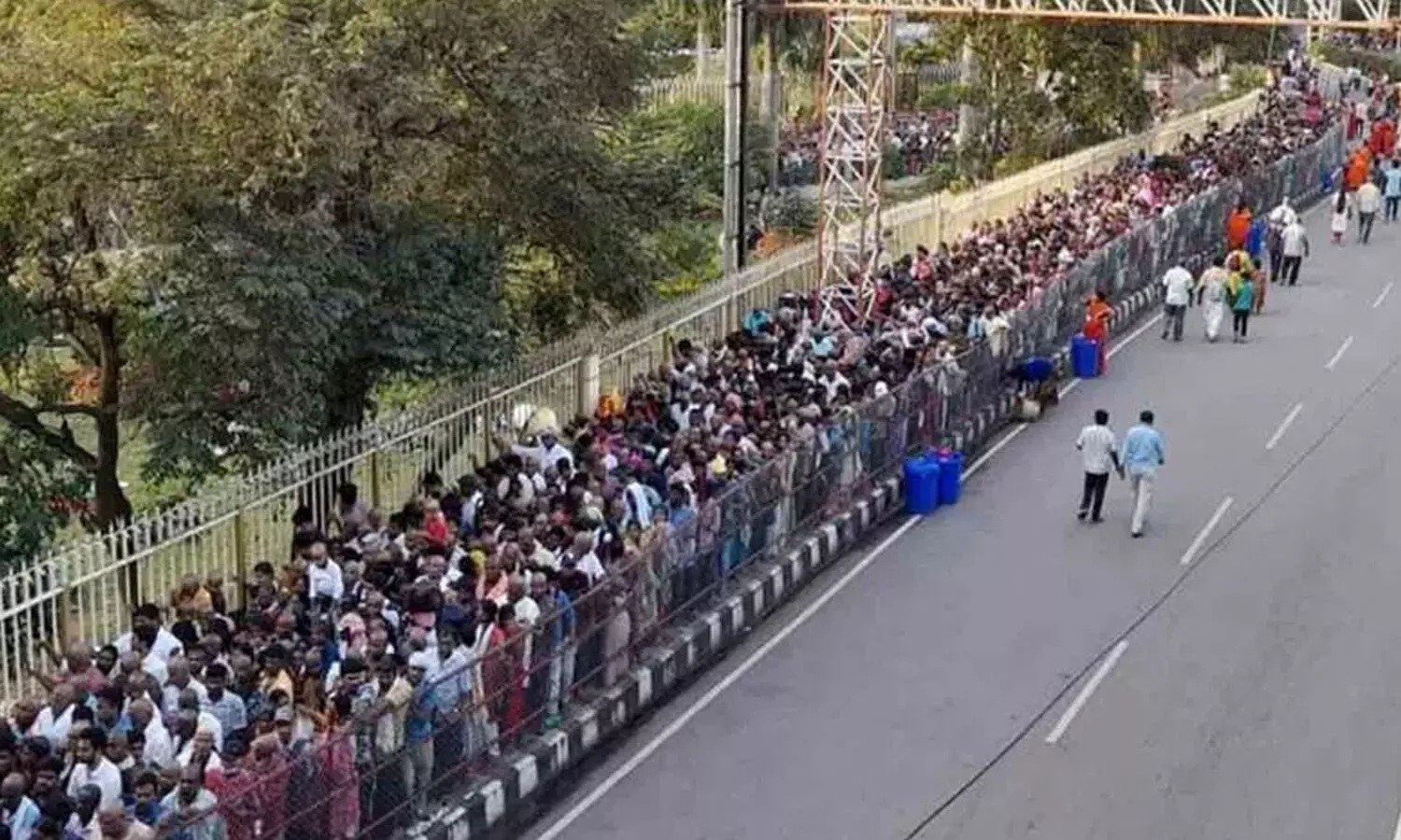 rush,  devotees monday, tirumala, Tirumala Update, Darshan Update