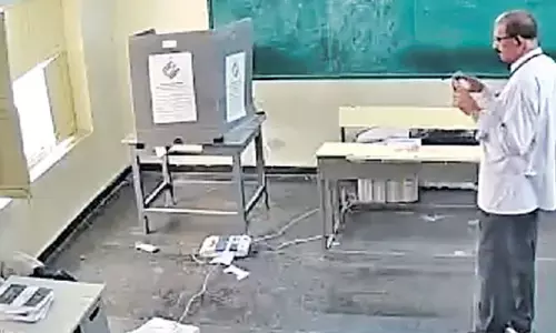 ఆ బూత్ లో పీవోతో పాటు సిబ్బందిపై సస్పెన్షన్ వేటు