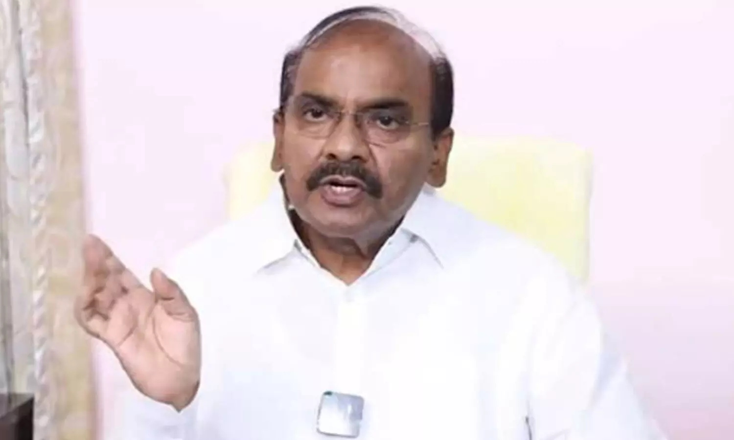 పిన్నెల్లి పరారీకి పోలీసులే కారణం : ప్రత్తిపాటి ఫైర్