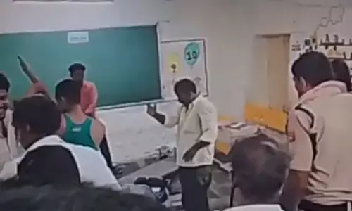 ఈవీఎంలను టీడీపీ నేతలు ధ్వంసం చేస్తున్న వీడియోను విడుదల చేసిన వైసీీపీ