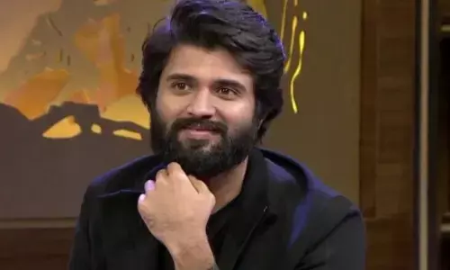 అభిమానులతో చర్చలు జరిపిన విజయ్ దేవరకొండ