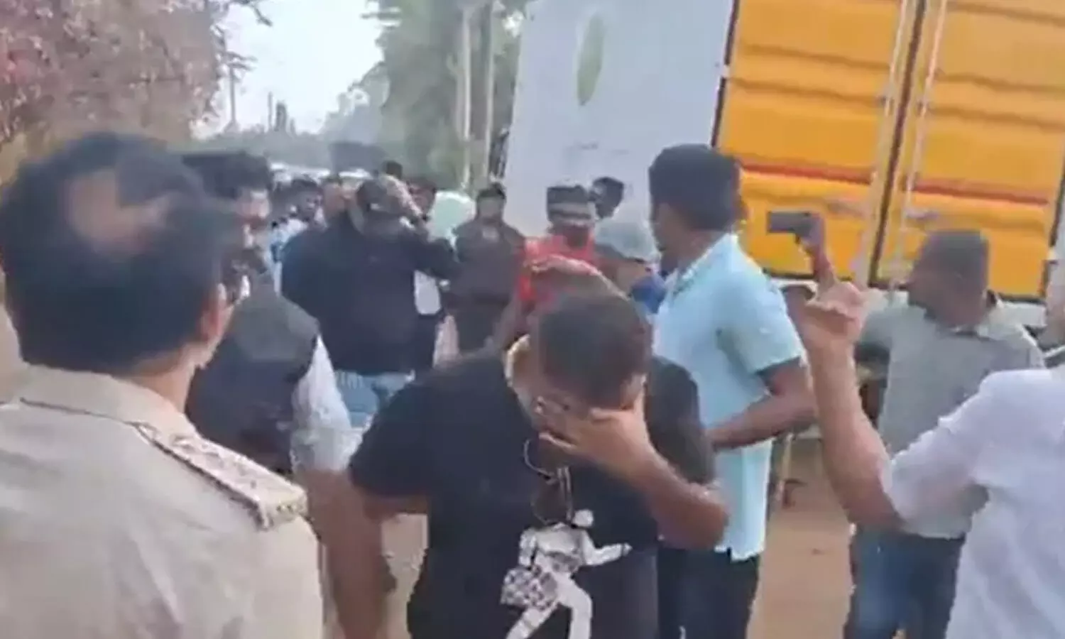 Breaking : రేవ్ పార్టీపై స్పీడ్ పెంచిన బెంగళూరు పోలీసులు.. మరికొందరు పోలీసులు అదుపులో