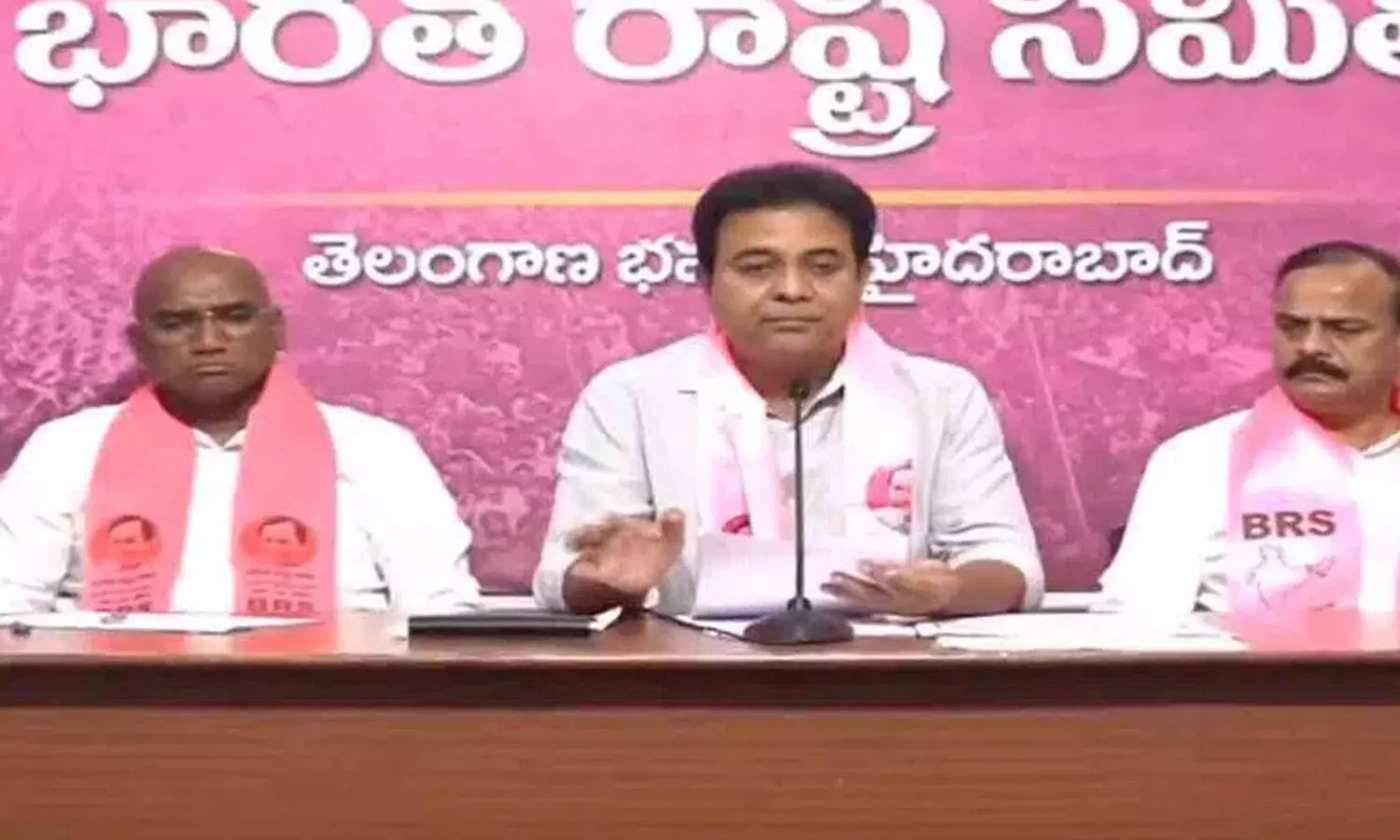 KTR : తెలంగాణ బ్రూ ట్యాక్స్ .. దెబ్బకు కంపెనీలన్నీ పోతున్నాయ్