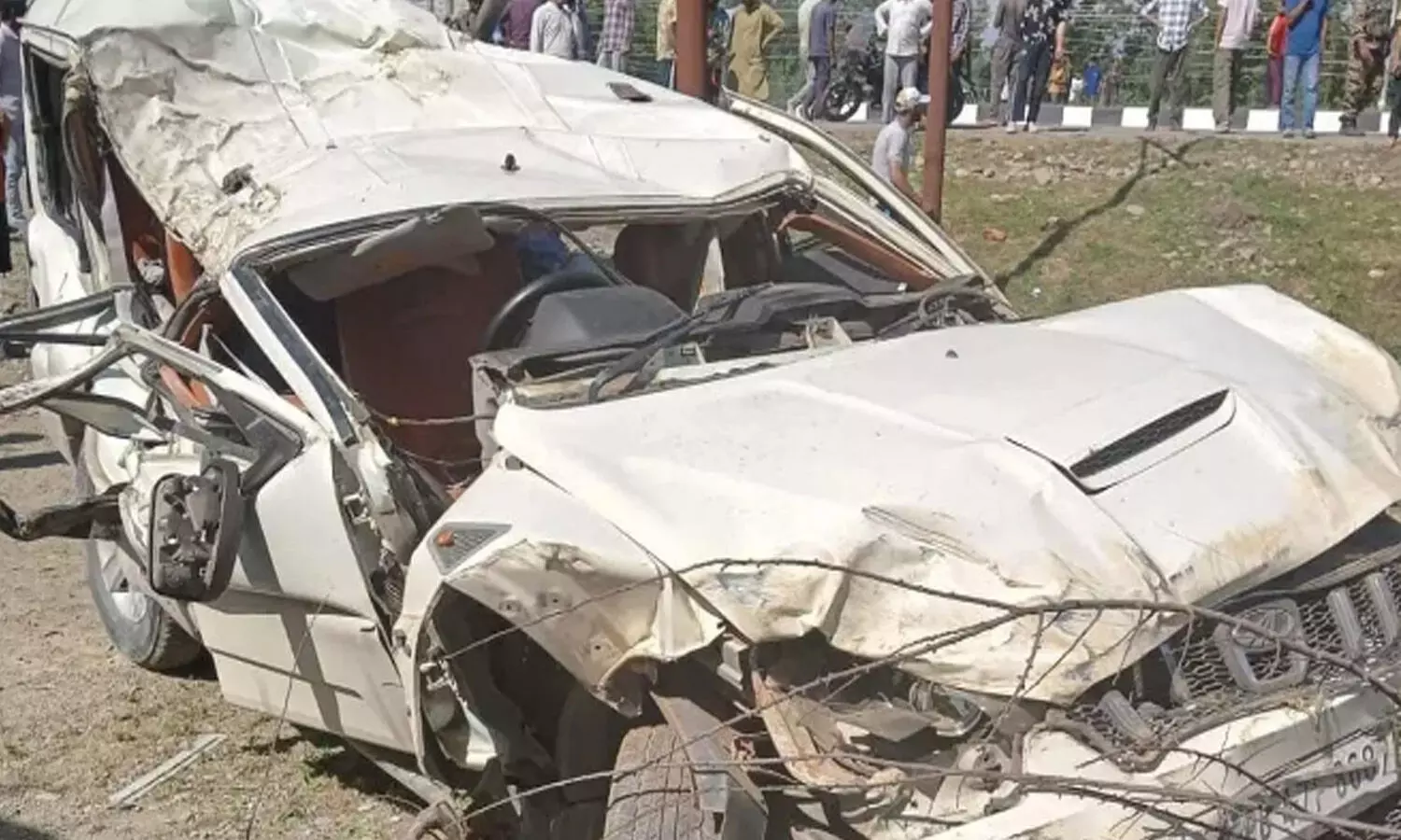 Road Accident : కాశ్మీర్ లో ఘోర రోడ్డు ప్రమాదం.. నలుగురి మృతి