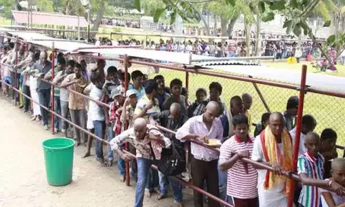 Tirumala : ఎంత పెద్ద క్యూలైన్ అంటే.. దర్శనానికి ఒకరోజు సమయం