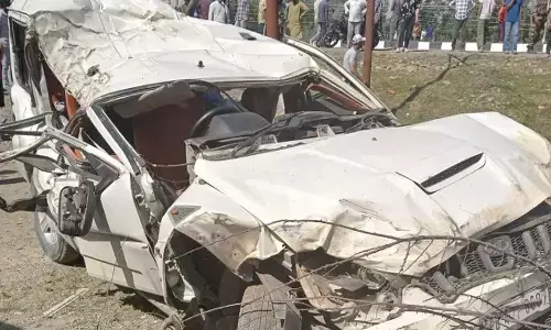 Road Accident : కాశ్మీర్ లో ఘోర రోడ్డు ప్రమాదం.. నలుగురి మృతి