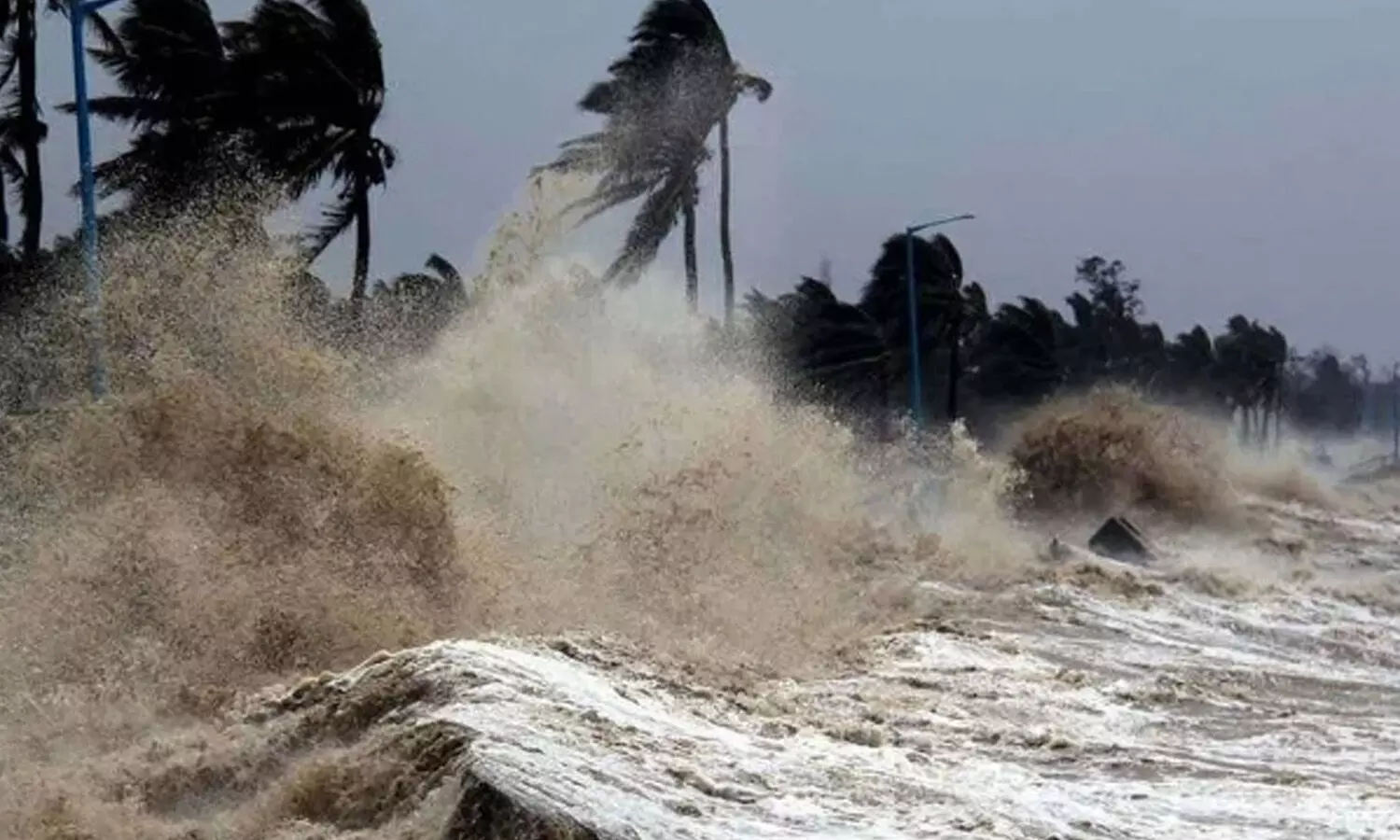 Remal Cyclone : సముద్రం అల్లకల్లోలం.. భారీగా ఎగిసి పడుతున్న అలలు