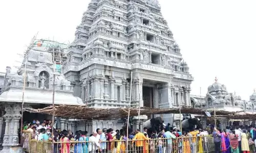 yadagiri gutta temple, retired employee donated,  a house worth four crores, telangana