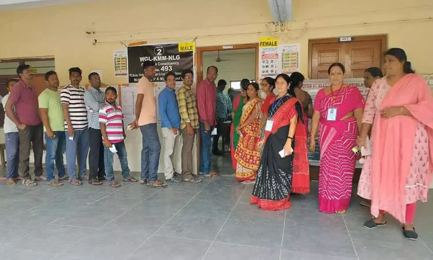 Telangana : కొనసాగుతున్న గ్రాడ్యుయేట్ ఎమ్మెల్సీ ఉప ఎన్నిక.. అంతా ప్రశాంతంగానే Telangana : కొనసాగుతున్న గ్రాడ్యుయేట్ ఎమ్మెల్సీ ఉప ఎన్నిక.. అంతా ప్రశాంతంగానే