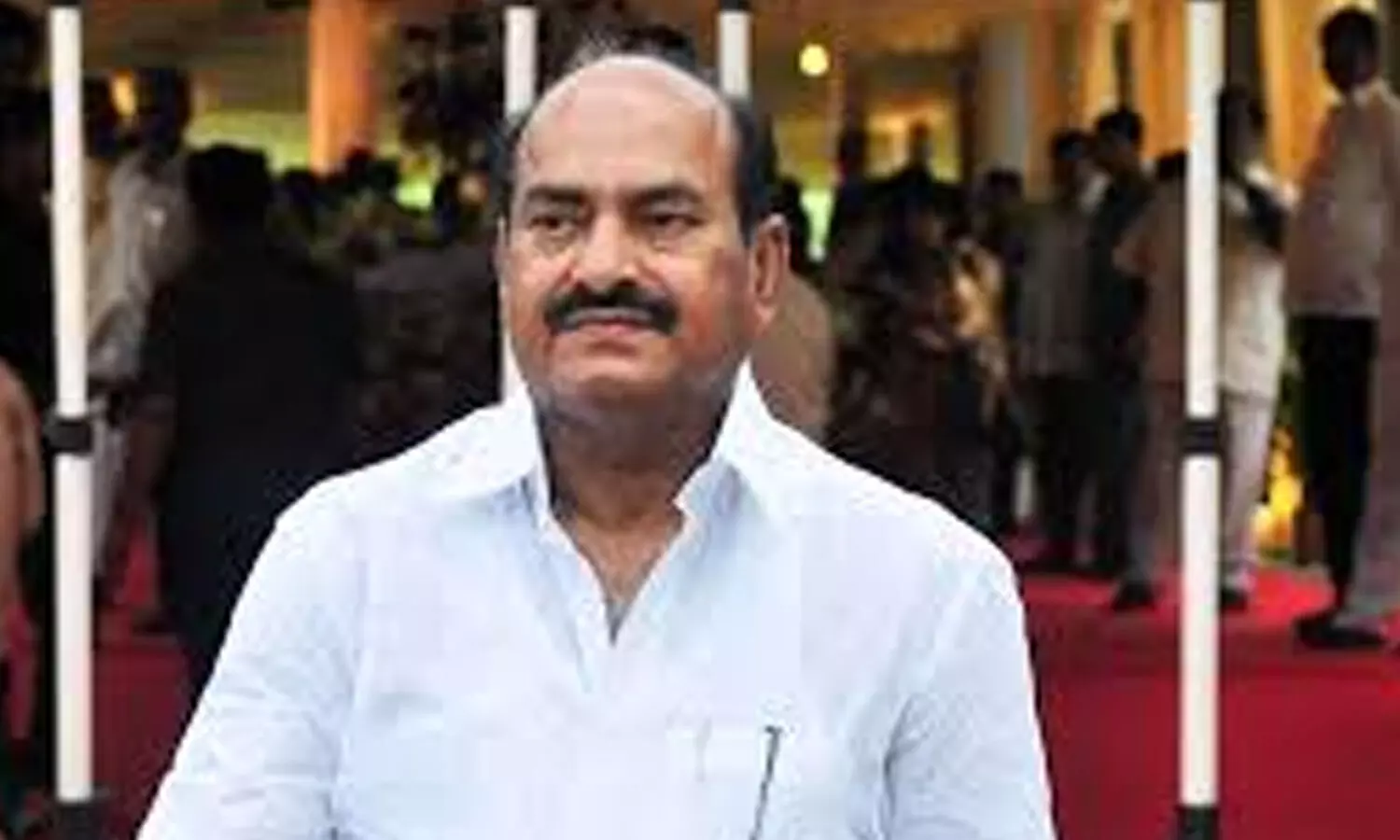 జేసీ దివాకర్ రెడ్డి సంతకాలను ఫోర్జరీ చేసి.. ఈ ఇల్లు తమదేనంటూ