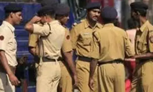 ఏపీలో పోలీసులు తనిఖీలు..నెంబర్ ప్లేట్ లేకుండా తిరిగే