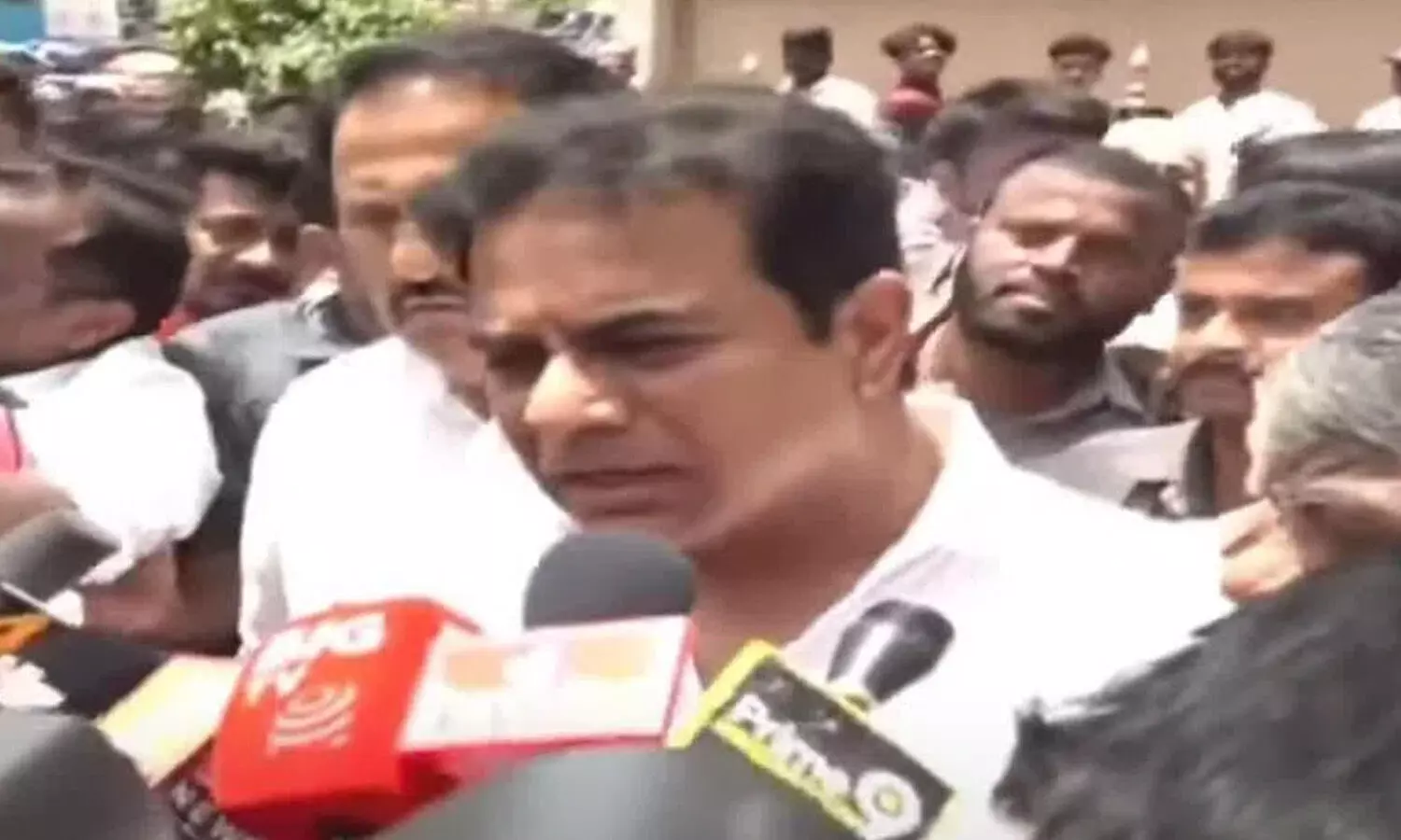 KTR : రేవంత్ రెడ్డి ముర్ఖపు నిర్ణయాలు.. వీటిని సమర్థించం