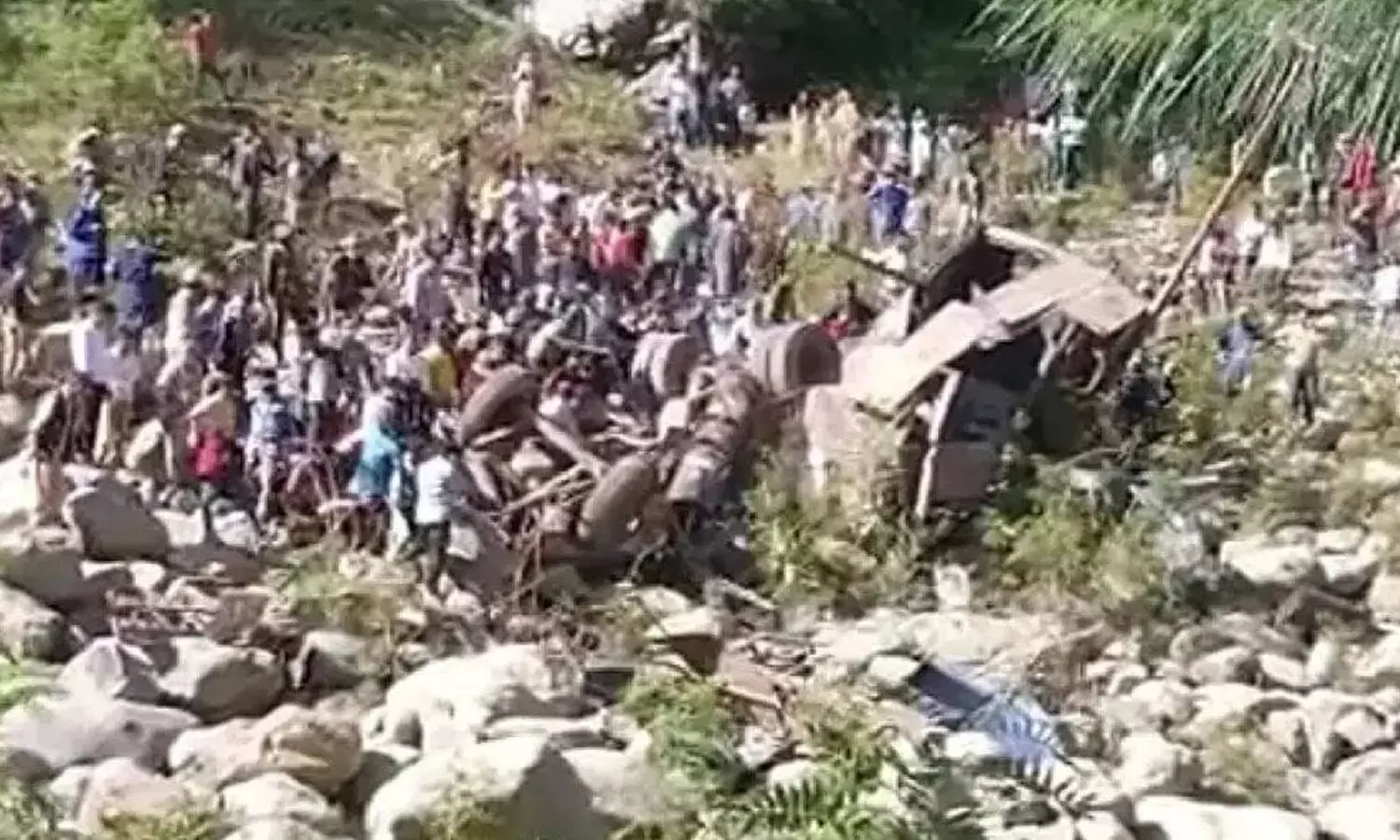 Road Accident : ఘోర రోడ్డు ప్రమాదం.. పదహారు మంది మృతి