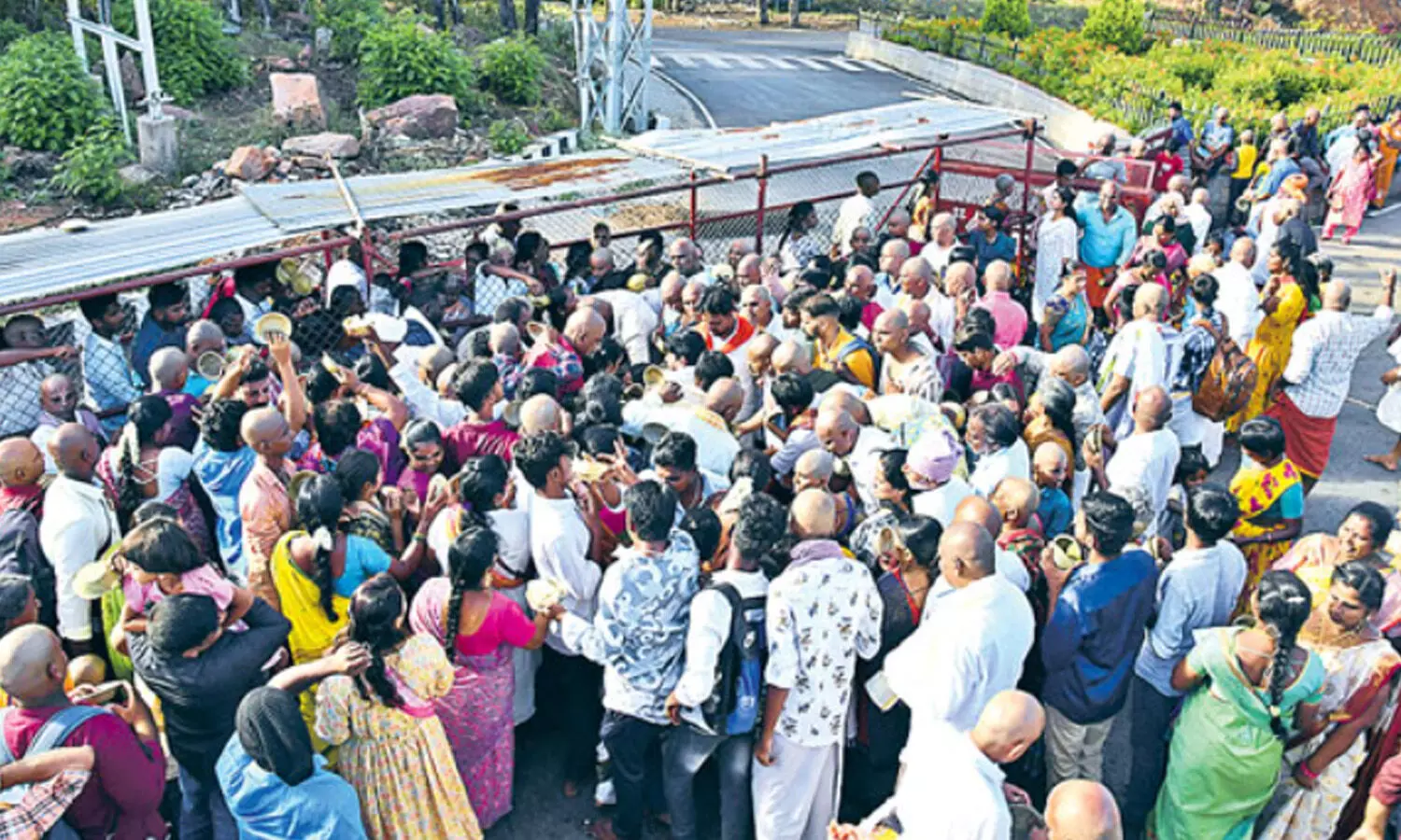 Tirumala : ఈరోజు తిరుమలలో క్యూ లైన్ ఎంత పొడవుందో చూశారా?