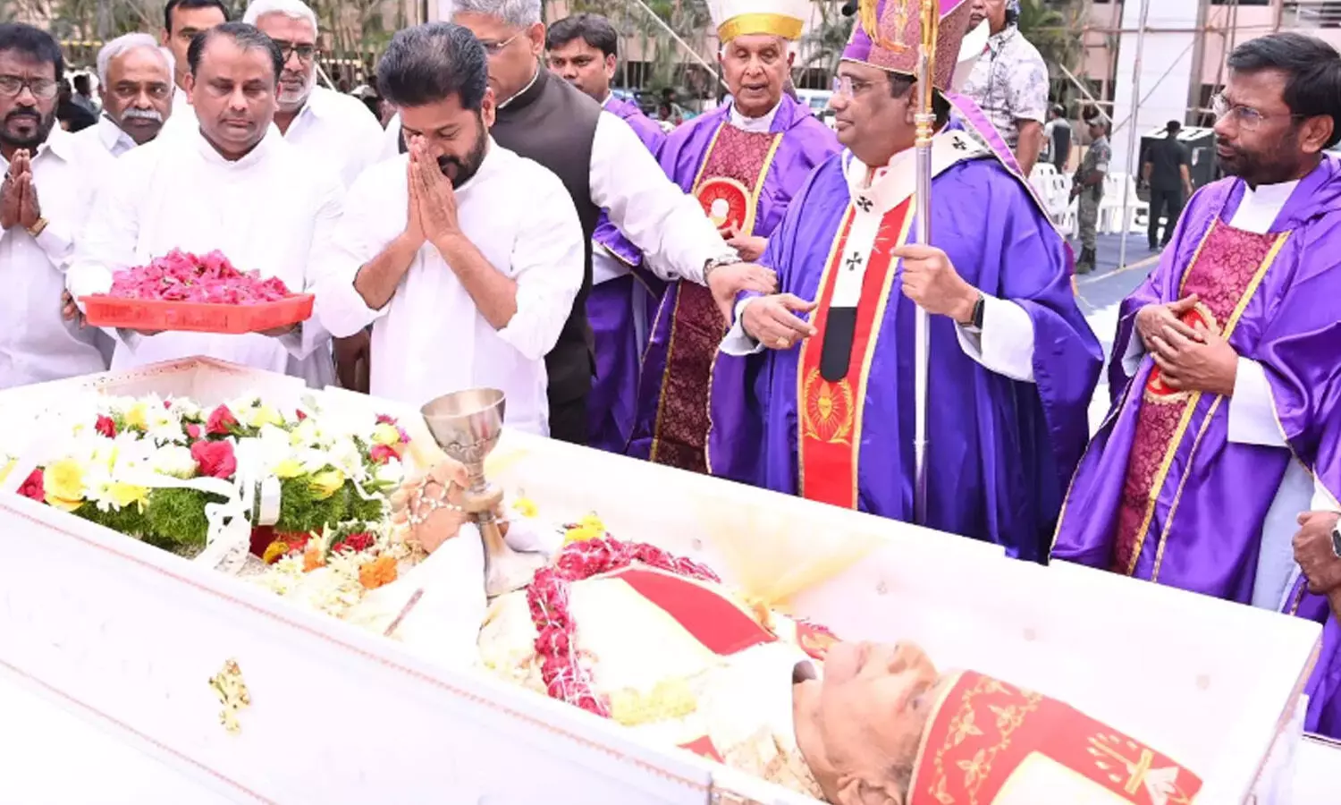 బిషప్ తుమ్మ బాల కు రేవంత్ ఘన నివాళులు