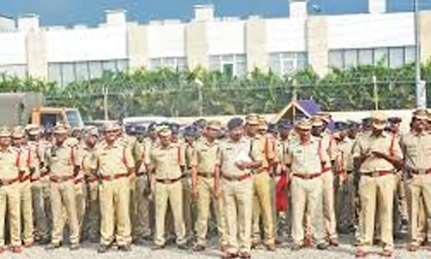 జగన్, చంద్రబాబు నివాసాల వద్ద భద్రత పెంచిన పోలీసులు