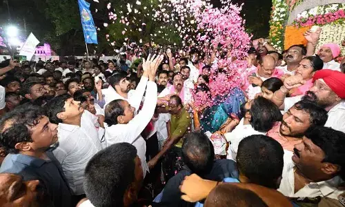 BRS : తెలంగాణ భవన్ లో దశాబ్ది వేడుకలు