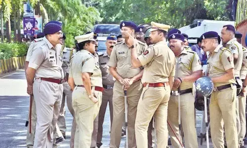 తాడేపల్లిలో సిట్ ఆఫీస్ కు తాళం