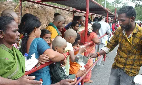 Tirumala : గోవిందనామంతో హోరెత్తుతున్న తిరుమల గిరులు