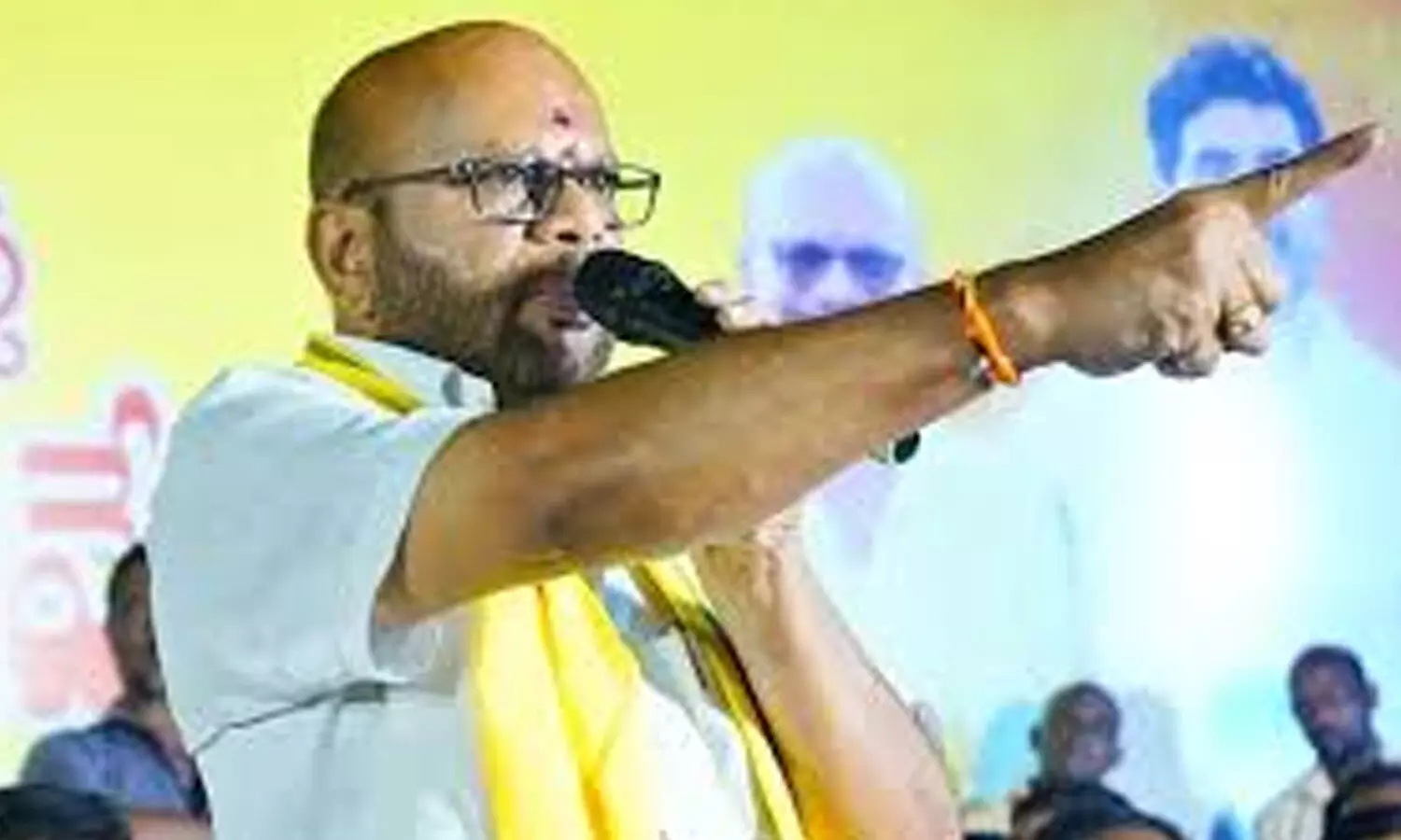 Pithapuram : తనపై జనసేన కార్యకర్తలు దాడి చేశారంటున్న పిఠాపురం వర్మ Pithapuram : తనపై జనసేన కార్యకర్తలు దాడి చేశారంటున్న పిఠాపురం వర్మ