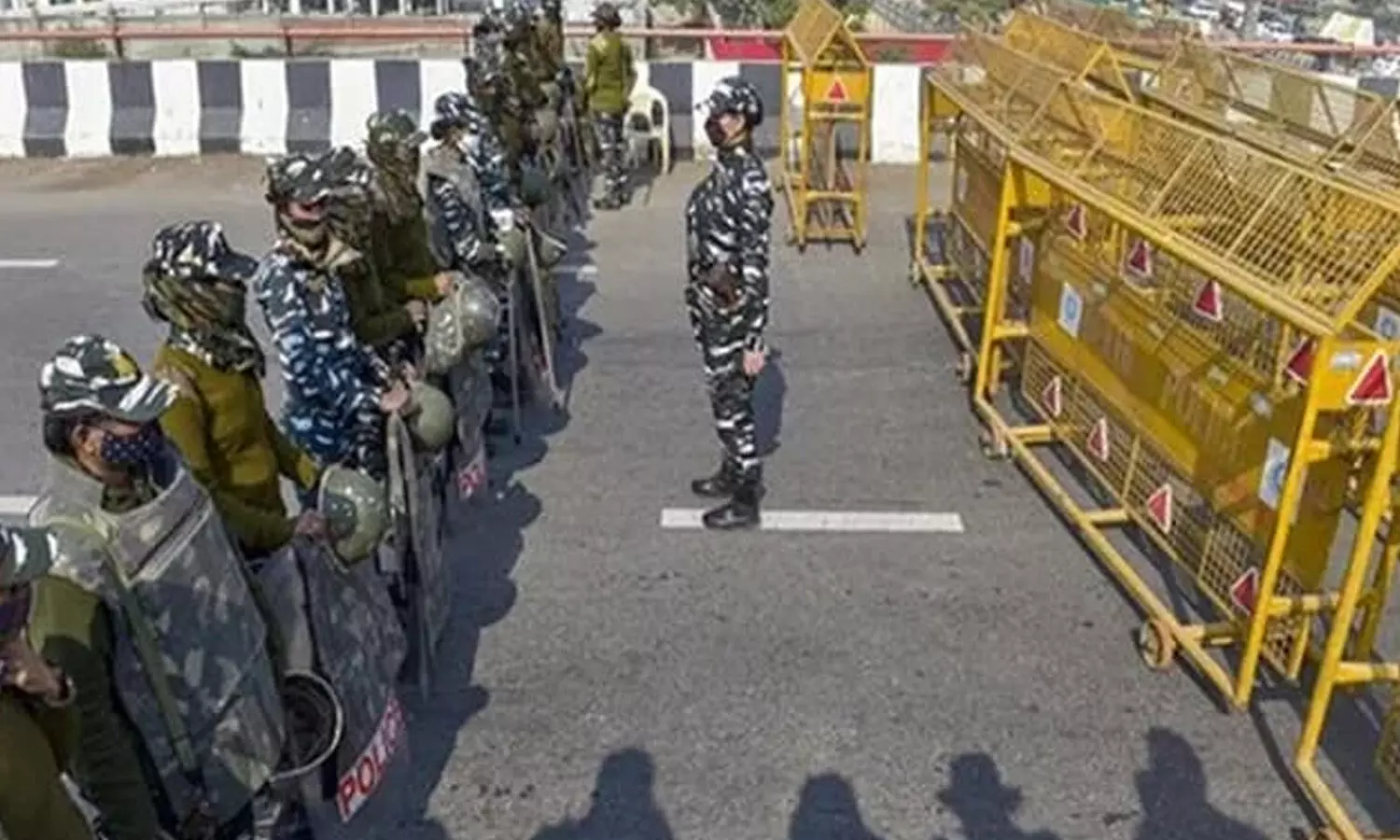 Delhi : ఢిల్లీలో భారీ భద్రత .. మొహరించిన పారామిలటరీ బలగాలు