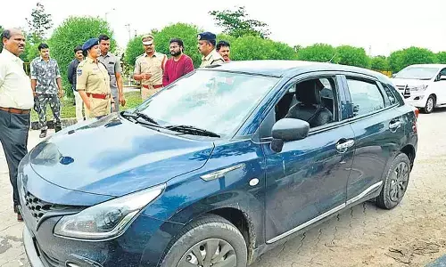 robbery, attack, car, vijayawada-hyderabad national highway