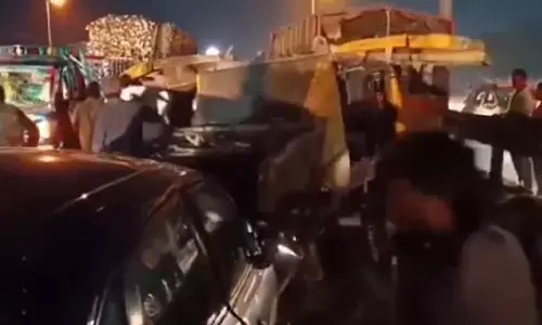 Road Accident : విజయవాడ హైవేపై ఘోర రోడ్డు ప్రమాదం