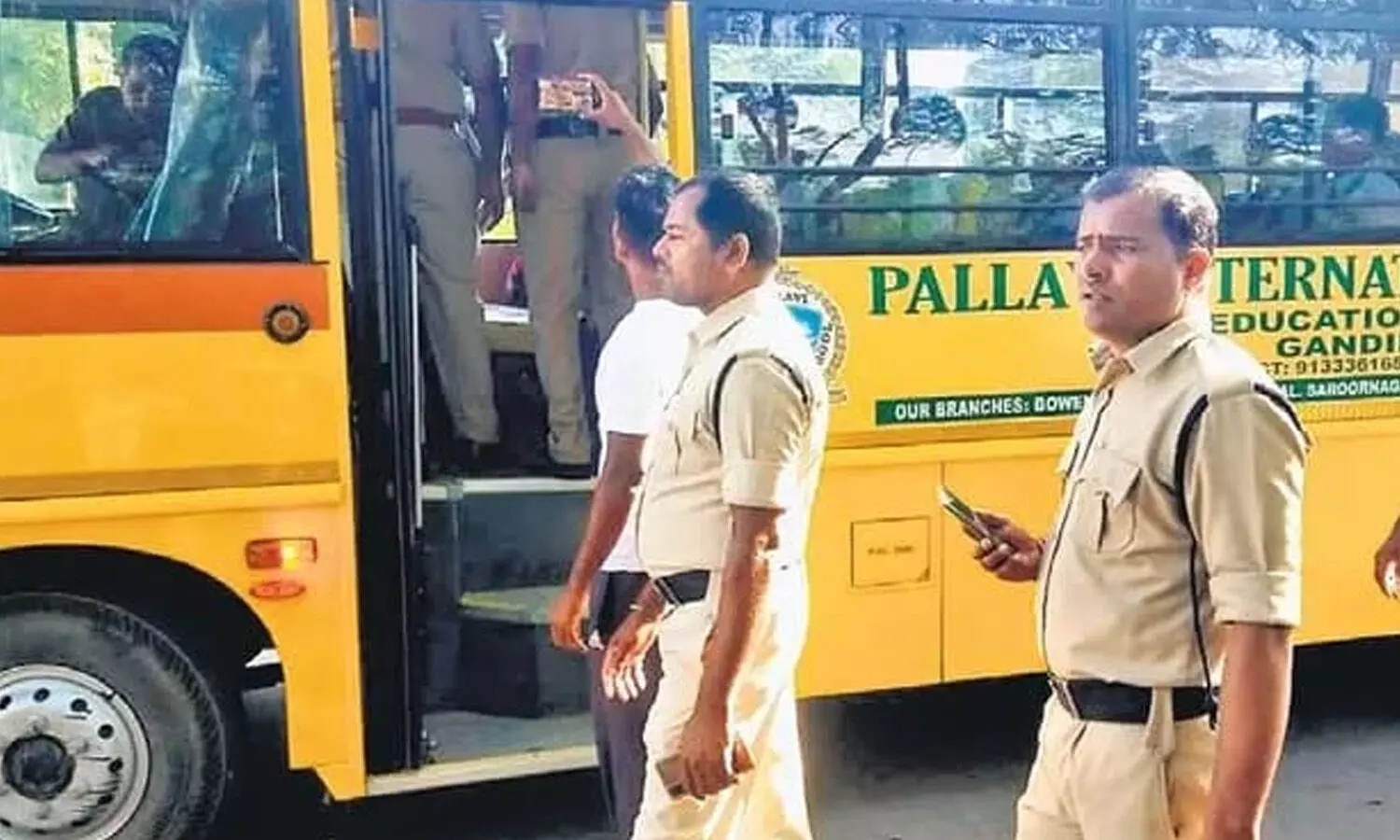 Telangana : ఫిట్‌నెస్ లేకుండానే రోడ్లపైకి స్కూలు బస్సులు