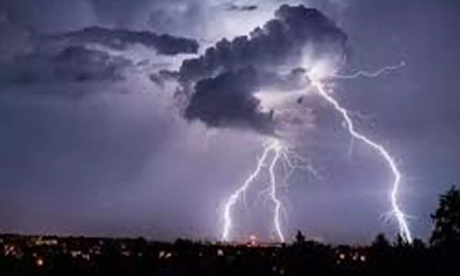 Andhra Pradesh:  ఈరోజు  పిడుగులు ఇక్కడ పడే అవకాశం... బీ అలెర్ట్