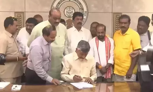 Chandrababu : ముఖ్యమంత్రిగా చంద్రబాబు బాధ్యతల స్వీకరణ.. ఐదు ఫైళ్లపై సంతకం