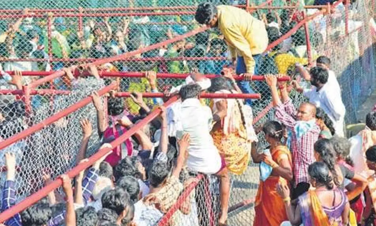 Tirumala : గోవిందా.. కరుణించవా.. కానరావా?