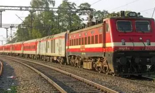 ఒక వదంతి ముగ్గురి ప్రాణం తీసింది.. రైలు కింద పడి ముగ్గురి మృతి